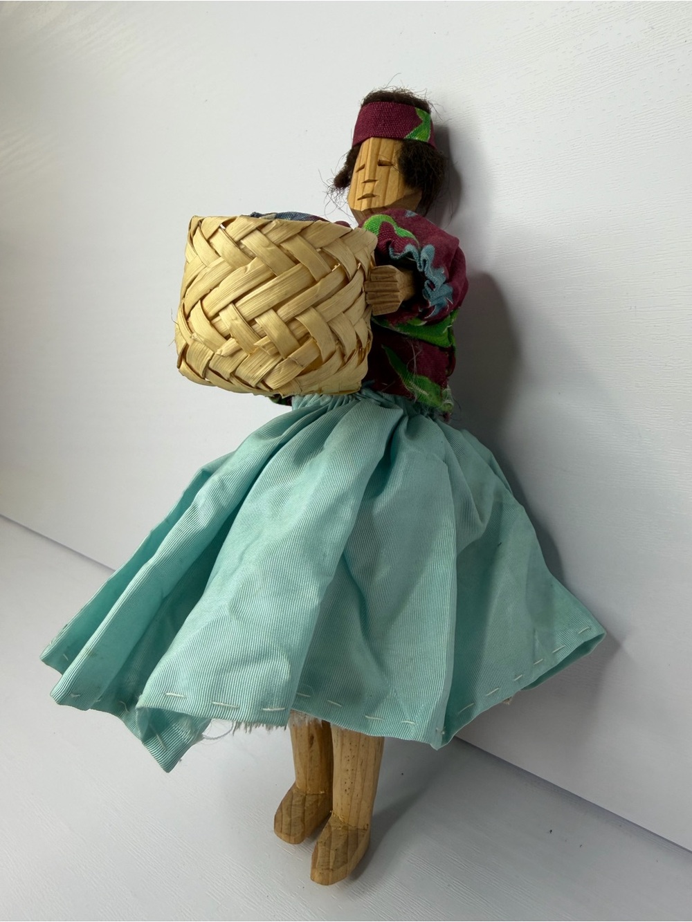 Vintage Handmade Wooden Folk Art Female Figurine Woven Basket Latin America 8" - Picture 3 of 6